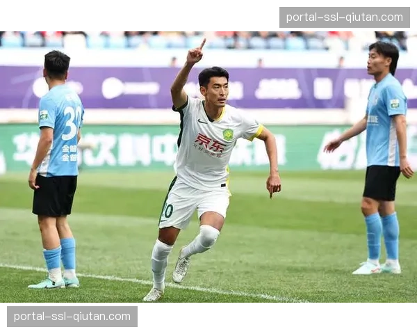 北京国安3-0大连英博获赛季主场首胜，少打一人仍连入三球